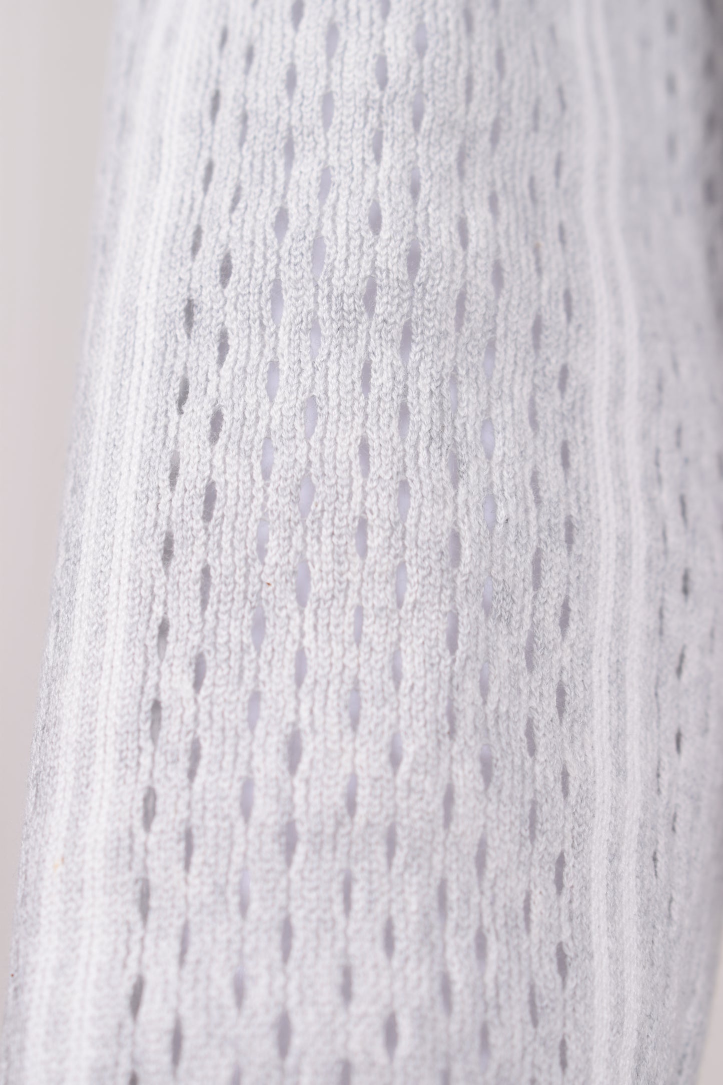 HEL Pullover "Airy" grau gelöcherte Ärmel mit Streifen Rundhals