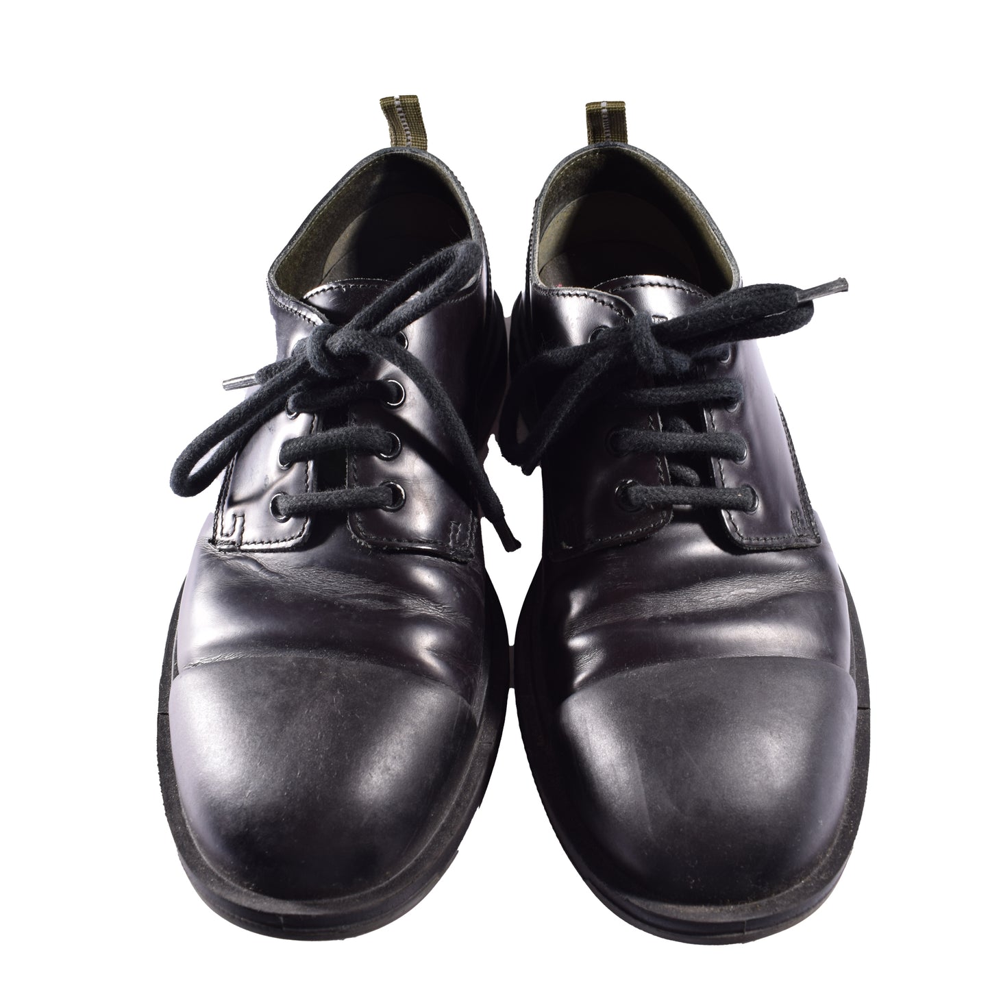 Pezzol 1951 Halbschuh aus Leder in schwarz. Vorderansicht mit Schnürbändern