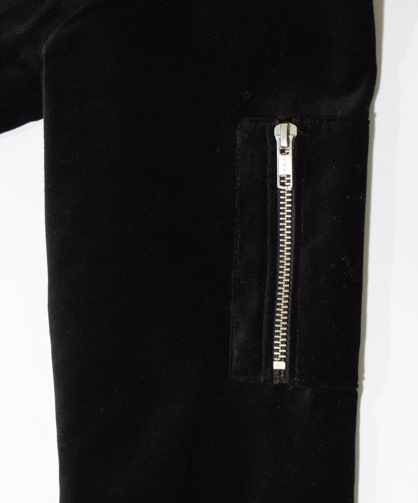 HEL Blouson aus kurzflorigem Samt in schwarz mit Bündchen und Ärmeltasche