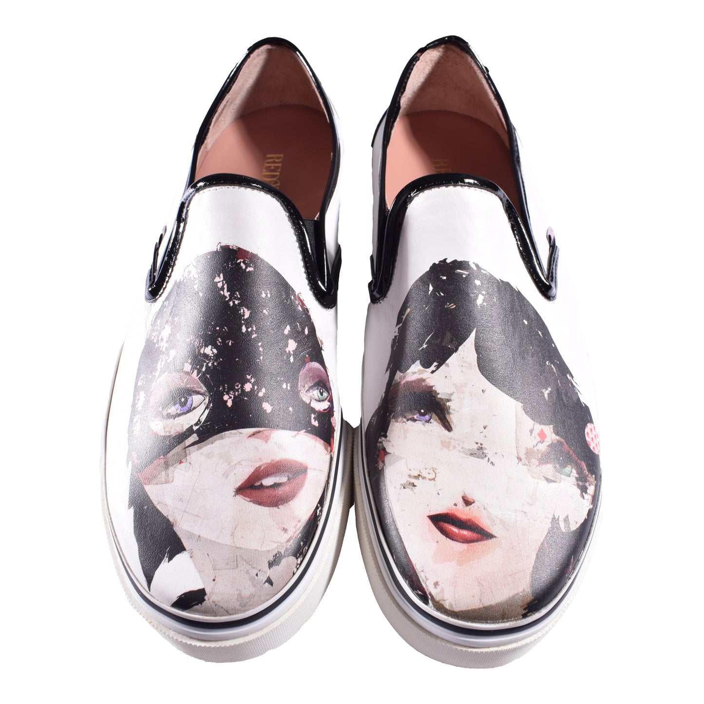 Red Valentino Slip-On Sneaker in weiß mit kunstvollem Druck aus Leder. Vorderansicht mit Gesicht 