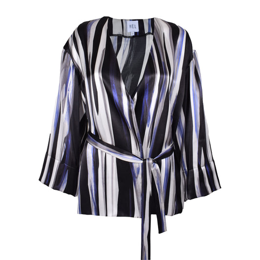 HEL Cape-Jacke Silky Milky aus Seide mit abstraktem Streifenmuster in Schwarz, Weiß und Blau, Bindegürtel und weitem Cape-Schnitt, Rückenansicht – HEL